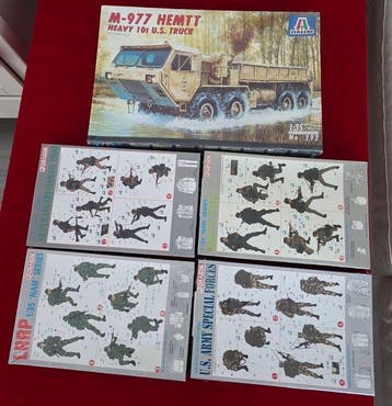 Italeri - Speelgoed bouwpakket M-977 HEMTT; ARVN RANGERS