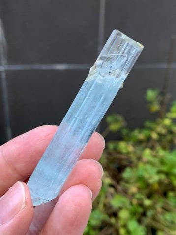 Aquamarijn heldere kristal, terminaal, 135 karaat, lange