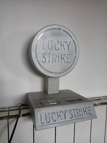 Présentoir Lucky Strike des années 80 + Allumettes de