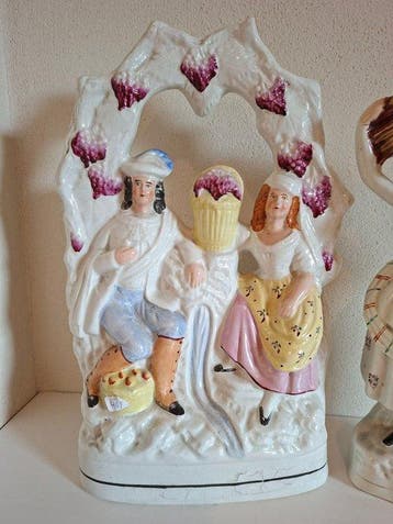 Staffordshire aardewerk - Beeld, Man en vrouw 2 beelden. -