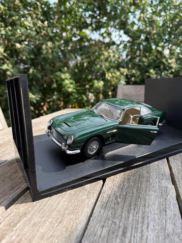 Autoart 1:18 - Model raceauto - Aston Martin DB5