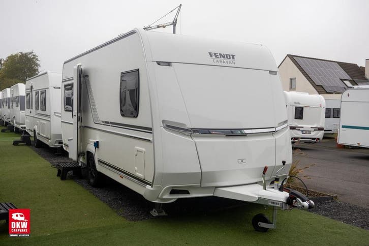 FENDT Apero 495 SFB - NIEUW - EINDEREEKS, Caravans en Kamperen, Caravans, 1500 - 2000 kg, Gascomfoor, Hordeur, Kachel, Koelkast