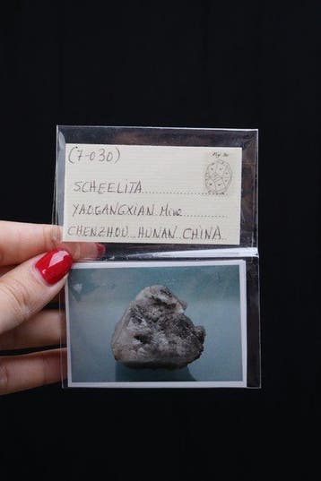 (Ongewone kleur) scheelit Mineralencollectie - Hoogte: 5.8