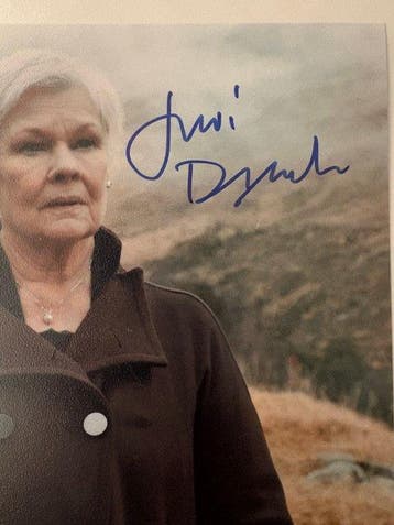 James Bond 007: Skyfall - Dame Judi Dench as M signed, Verzamelen, Nieuw