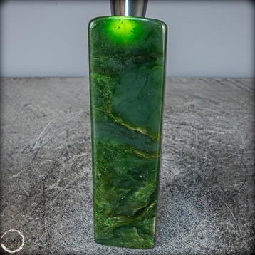 Zeer zeldzame natuurlijke nefrietjade Crystal-Freeform,