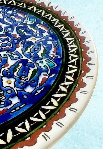 Kütahya - Turkish Iznik Pottery. Hand Painted. Signed by