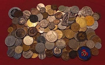 Large World lot de jetons, médailles, reproductions et