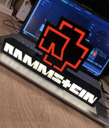 Verlichte borden met als thema de Duitse tank (Rammstein) -