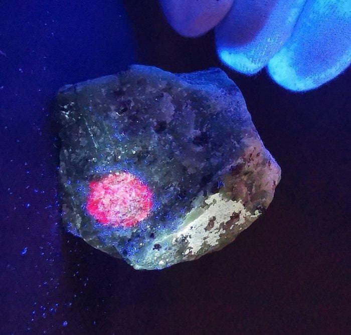 471 g! XL robijn in zoïsite 9,00 cm x 7,10 cm natuurlijke, Collections, Minéraux & Fossiles