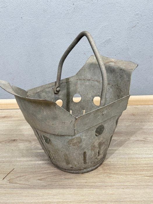 verzinkte kolen- of haardmand - Emmer - Metaal verzinkt, Antiek en Kunst, Curiosa en Brocante
