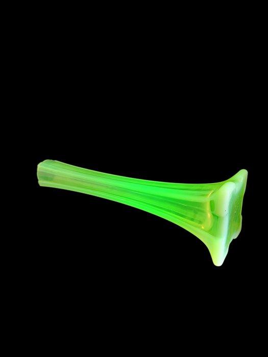Vaas - uranium - uranium glas, Antiek en Kunst, Kunst | Designobjecten