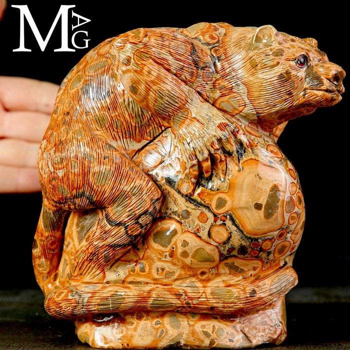Fijn bewerkte leopardietsculptuur - Beeld in luipaardjaspis, Verzamelen, Mineralen en Fossielen