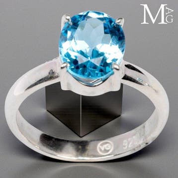 Zilveren ring met ovale diamantgeslepen Zwitserse blauwe, Nieuw