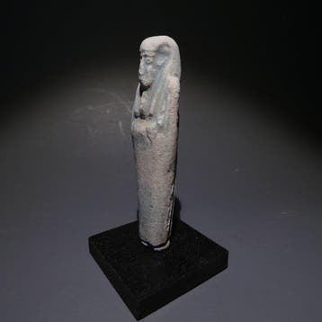 Oud-Egyptisch Faience GEEN RESERVE. Shabti. 7,5 cm hoog. 30e