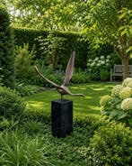 Sculpture, gans in vlucht op marmeren zuil - 33 cm - Marbre,