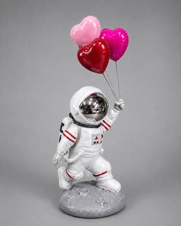 sculptuur, Astronaut with Heart Balloons – Modern Pop Art