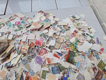 Collection mondiale 1930/2020 - Des milliers de timbres du