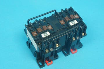 Telemecanique LC2D099FA65 3 pole reversing contactor 110 VAC, Ophalen of Verzenden