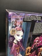 Monster High - Pop 13 Wishes Spectra Vondergeist & Party