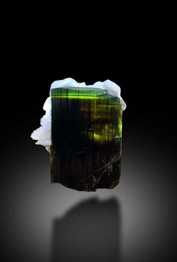 Élbaïte var bleu/vert cap tourmaline — cristaux terminés