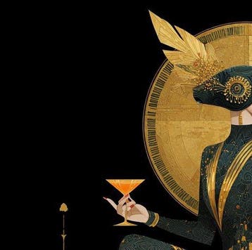 I_KONIQ - Historic spritz in Maya gold woman style