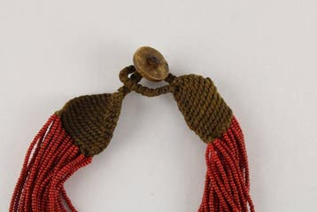 Konyakrode seed-bead statementketting, tweede helft van de