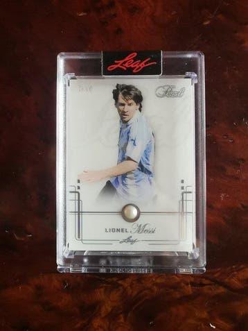 2022 Leaf Lionel Messi /10 Numbered parallel - 1 Card -