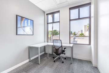 Kantoorruimte voor 1 in Manhattan Center, Articles professionnels, Immobilier d'entreprise, Verzenden