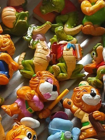 Unknown - Figuur - Assorted plastic toy figurines (37) -
