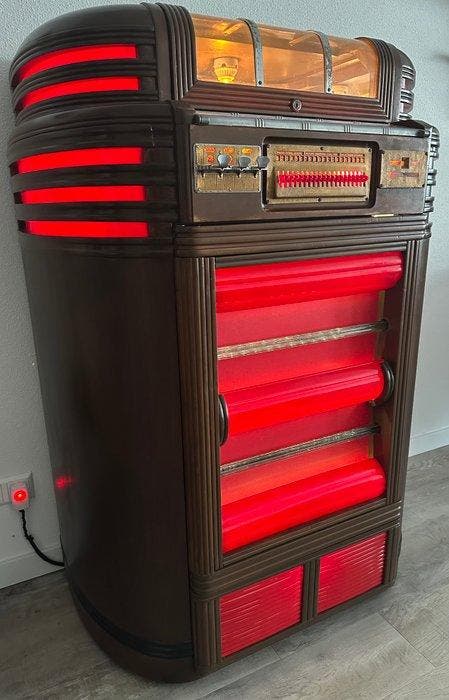 Seeburg - Symphonola Regal - Jukebox is being sold including, Antiek en Kunst, Antiek | Wandborden en Tegels