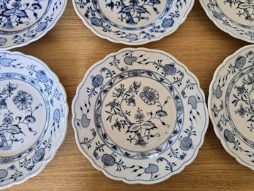 Stadt Meissen - Zwiebelmuster / Blue Onion Breakfast Plates