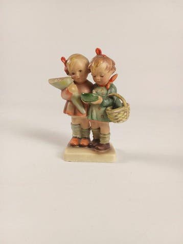 Goebel - Beeldje - Going to grandmas TMK1/2 - Porselein