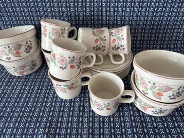 Wedgwood - Tafelservies (18) - Roseberry / 1985 - 1996 -, Antiquités & Art