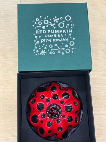Yayoi Kusama (1929) (after) - Sculpture, Red Pumpkin - 14 cm