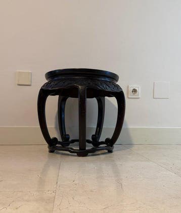 Chinees hardhouten kruk of wierookstandaard met houtsnijwerk, Antiek en Kunst