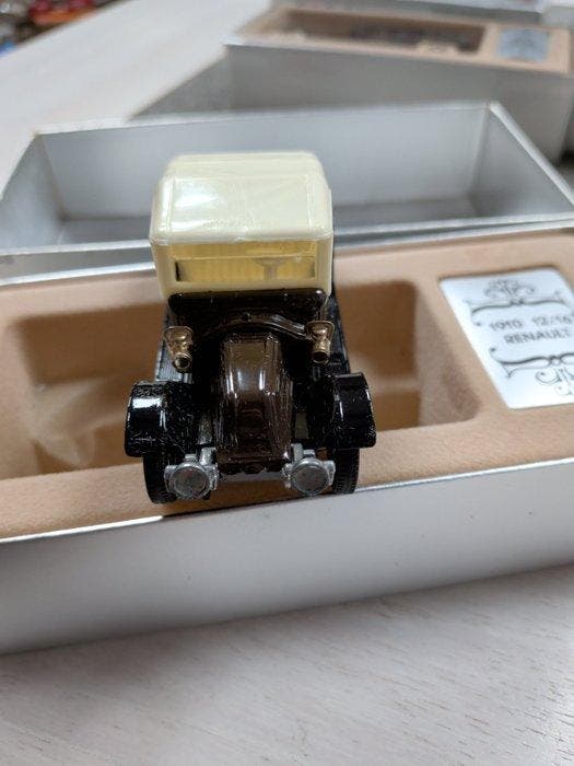 Corgi 1:43 - Modelauto (3) - 1905 Renault; 1913 Ford Model, Hobby en Vrije tijd, Modelauto's | 1:5 tot 1:12