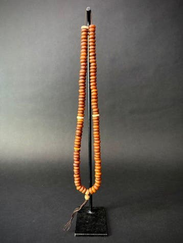 Boeddhistische objecten - Fenolhars, conch schelp, been -