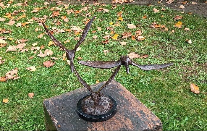 sculptuur, De trekvogels - 43 cm - brons marmer, Antiek en Kunst, Kunst | Designobjecten