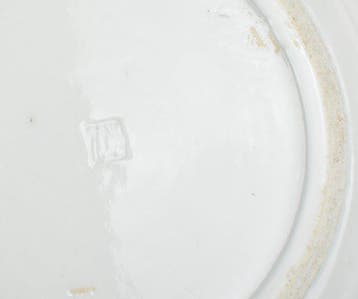 Schotel - A CHINESE DEHUA BLANC DE CHINE DISH STAMPED AT THE