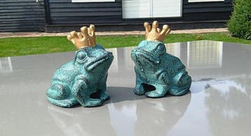 Gietijzer - Beeldje, Twee konings kikkers - 11 cm -