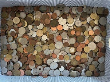 Wereld. Lotto di 8 Kg Monete - 4 Kg Mondo + 2 Kg Regno
