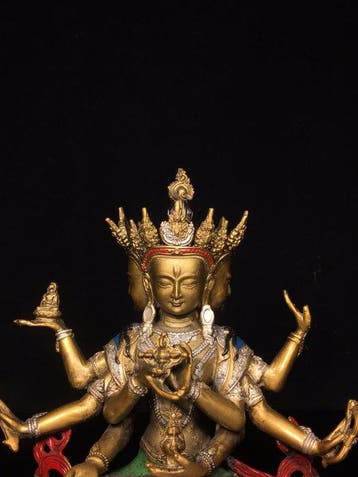 Beeld, Statue of Ushnishavijaya with three faces and eight