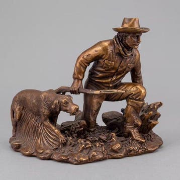 Beeld, Cowboy met een geweer en een hond - 13.5 cm - Brons
