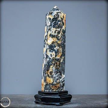 Natuurlijke zeldzame agaatobelisk met drusen op stand-