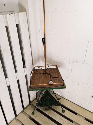 Statief vloerlamp - Vintage Poolse vloerlamp met bijzettafel, Antiek en Kunst