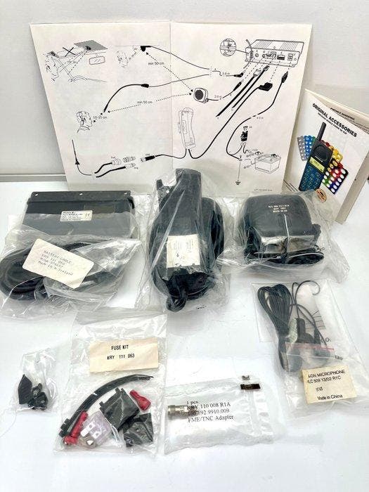 Ericsson GA628 GSM Mobile Phone + Ericsson HF6300 Vehicle, Games en Spelcomputers, Spelcomputers | Overige Accessoires