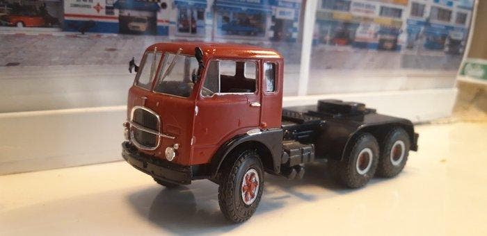 1:43 - Model vrachtwagen - FIAT 690 Traktor - met dieplader, Hobby en Vrije tijd, Modelauto's | 1:5 tot 1:12