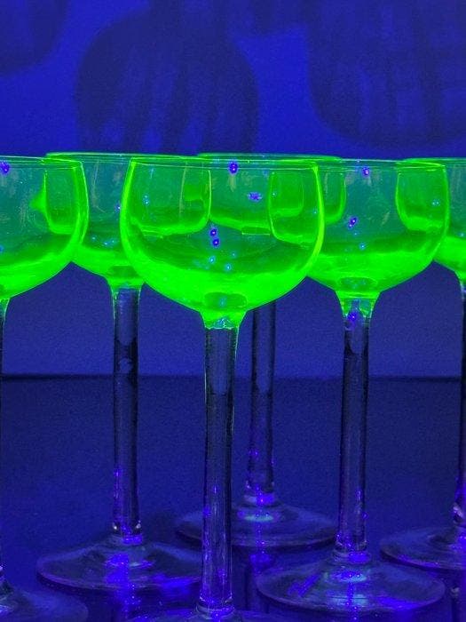 Drinkservies voor 6 (6) - Uraniumglas - Glazen en Ouraline, Antiek en Kunst, Antiek | Meubels | Tafels