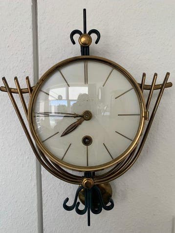 Horloge murale - Moderne du milieu de siècle - Laiton moulé,, Antiquités & Art