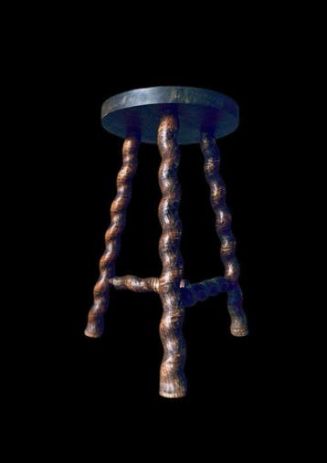 Ancien tabouret tripode de métier en bois massif - Kruk -